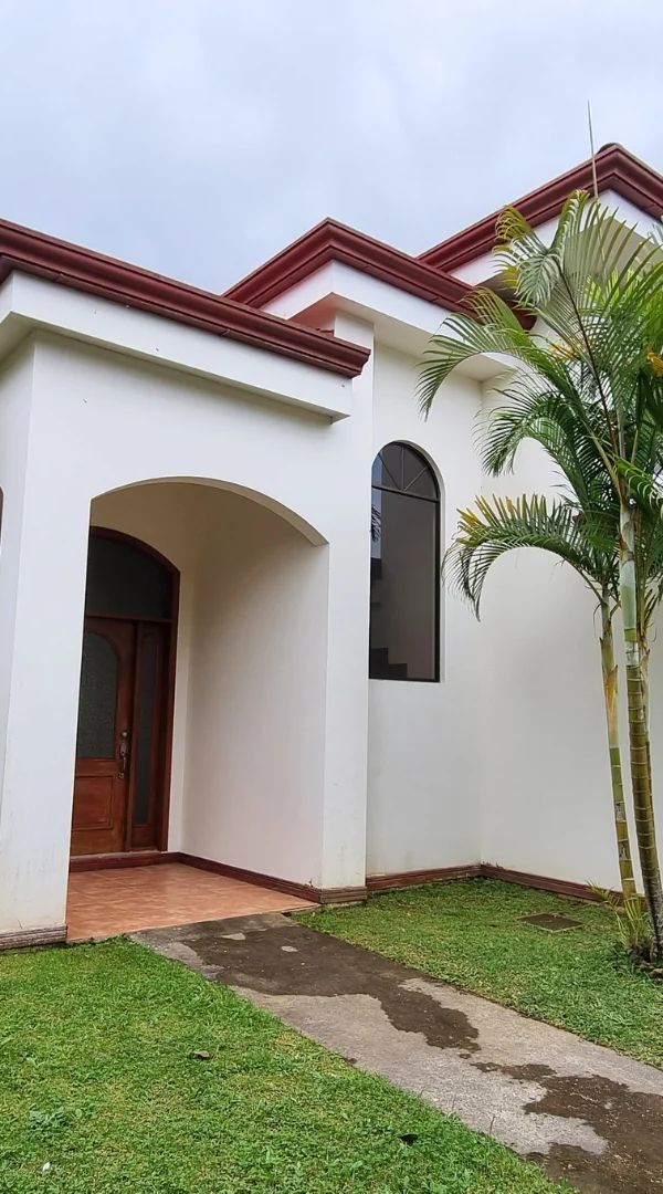 Casa con amplio terreno - Detalle 2