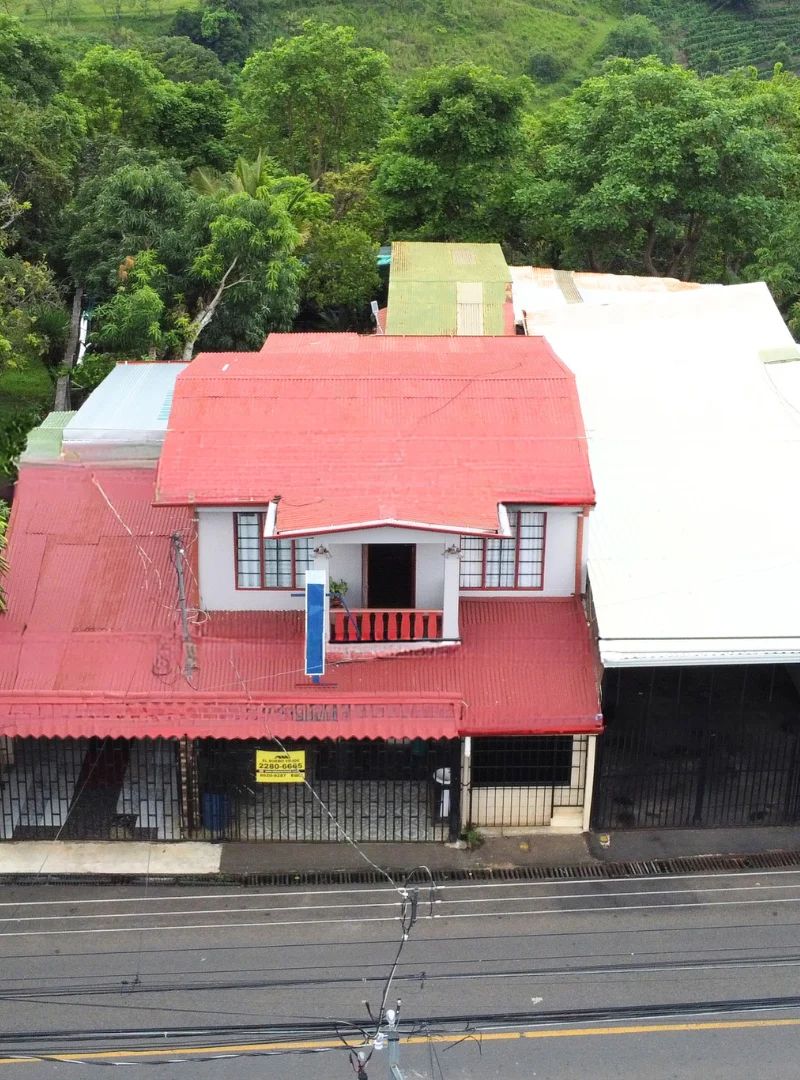 Casa con Local Comercial - Imagen 1