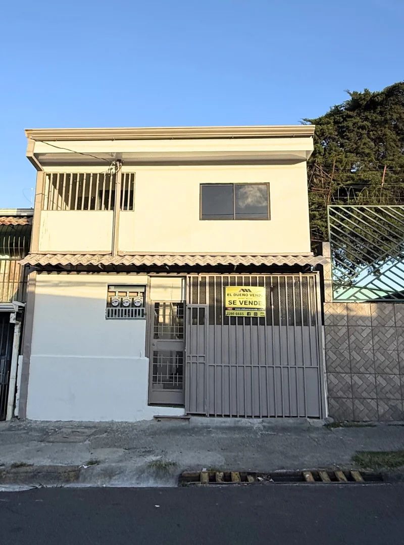 Propiedad de Inversión con 3 Apartamentos - Imagen 1