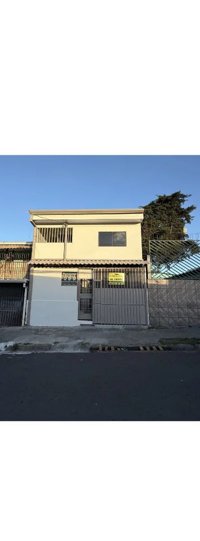 Propiedad de Inversión con 3 Apartamentos